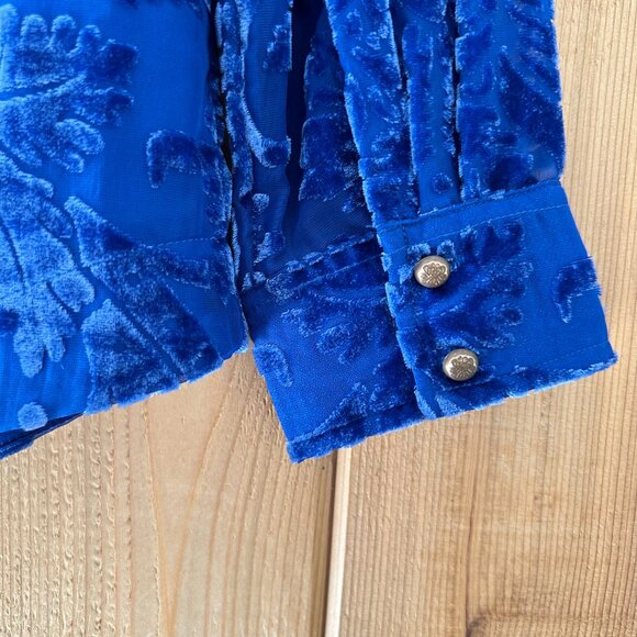 Soft Surroundings Size XS Floreat Velvet Floral Embossed Shirt in Saphire - Picture 6 of 8